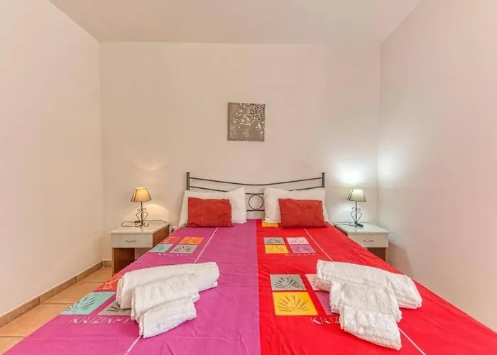 Rosso Tramonto By Vivimy * Ugento